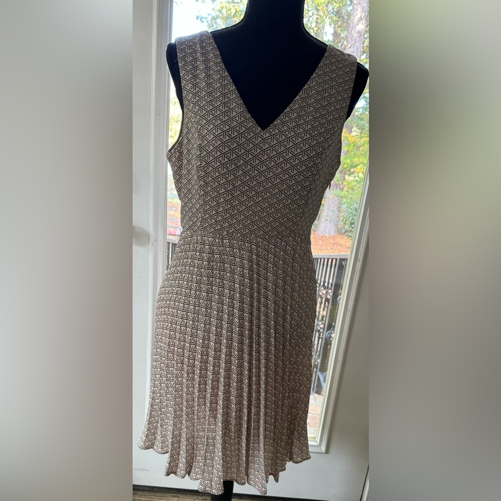 Banana Republic Beige and Black Geometric V-Neck Pleated Dress